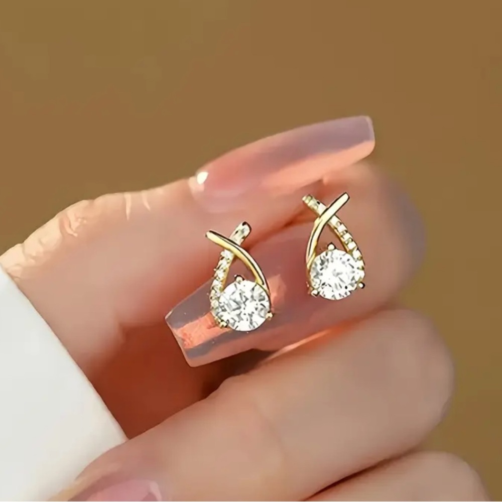 Elegant Twisted Teardrop Earrings with Sparkling Cubic Zirconia- NIP - Picture 10 of 11